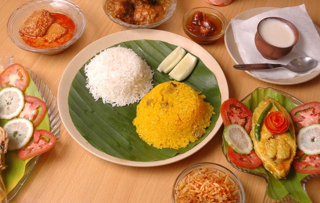 Traditional dishes such as Bhapa Ilish. Mishti Pulao, and Rui Kalia are relished during the festivities. (Shutterstock)