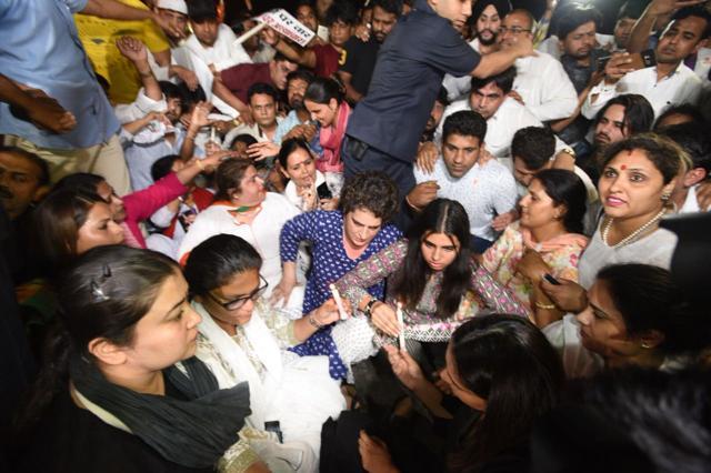 Priyanka Vadra (centre, in blue) sits in protest. (Raj k Raj/HT Photo) Priyanka Vadra (centre, in blue) sits in protest. (Raj k Raj/HT Photo)
