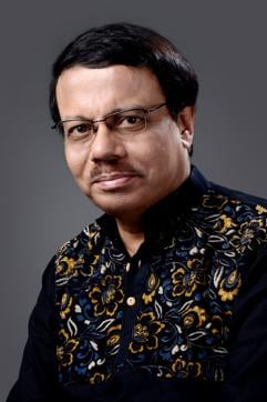 Rabindrasangeet singer Prabuddha Raha (above) along with pianist Dr Soumitra Sengupta will perform Tagore’s songs that are influenced by western and world music Rabindrasangeet singer Prabuddha Raha (above) along with pianist Dr Soumitra Sengupta will perform Tagore’s songs that are influenced by western and world music