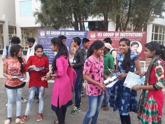 Students discussing the paper after appearing in JEE main online examination in Bhopal on Sunday.  (HT photo/Bhopal)