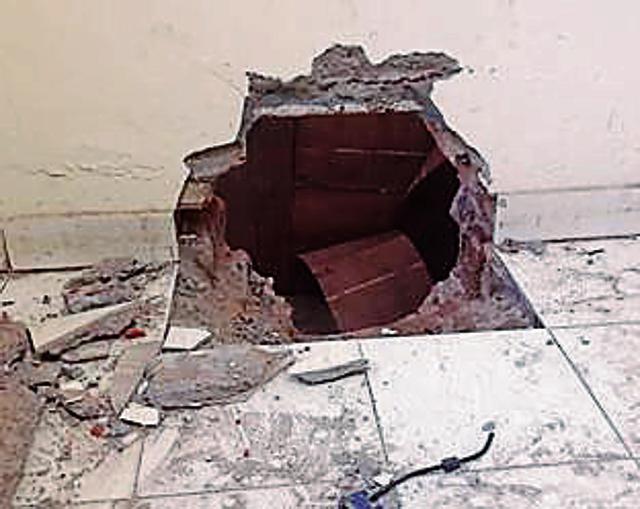 Burglars Drill Hole In Banks Wall Steal Computers Hindustan Times