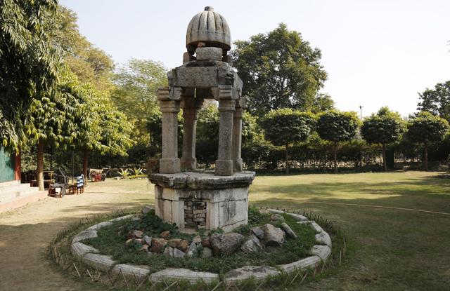 Kharbuze ka Gumbad in Panchsheel. The state archeology department has engaged INTACH for its restoration. (Sanchit Khanna/HT Photo) Kharbuze ka Gumbad in Panchsheel. The state archeology department has engaged INTACH for its restoration. (Sanchit Khanna/HT Photo)