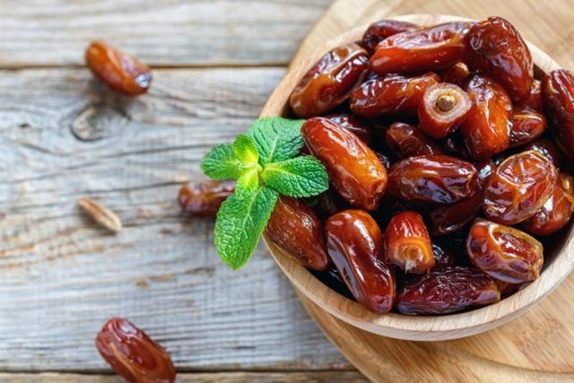 Substitute your regular sweets with healthy dates. (Shutterstock)