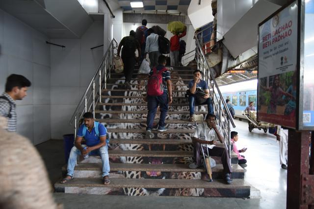 A leopard image painted on one of the staircases at platform one. (Photo: Sarang Gupta/HT )