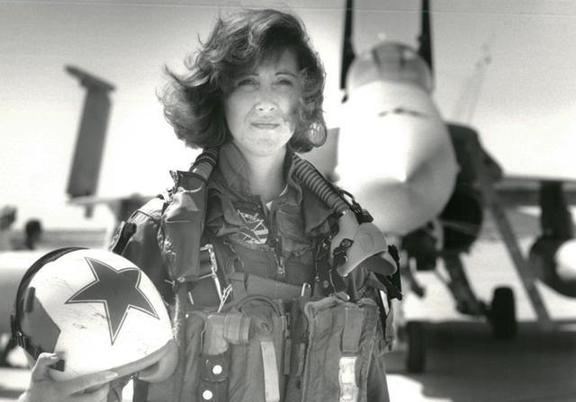 US Navy Lieutenant Tammie Jo Shults, who is currently a Southwest Airlines pilot, poses in front of a Navy F/A-18A in this 1992 photo released in Washington, DC, US, on April 18, 2018. (Reuters) US Navy Lieutenant Tammie Jo Shults, who is currently a Southwest Airlines pilot, poses in front of a Navy F/A-18A in this 1992 photo released in Washington, DC, US, on April 18, 2018. (Reuters)