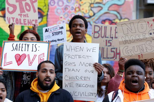 Youths take part in a National School Walkout anti-gun march in New York City, New York, US, April 20, 2018. REUTERS/Brendan McDermid (REUTERS) Youths take part in a National School Walkout anti-gun march in New York City, New York, US, April 20, 2018. REUTERS/Brendan McDermid (REUTERS)