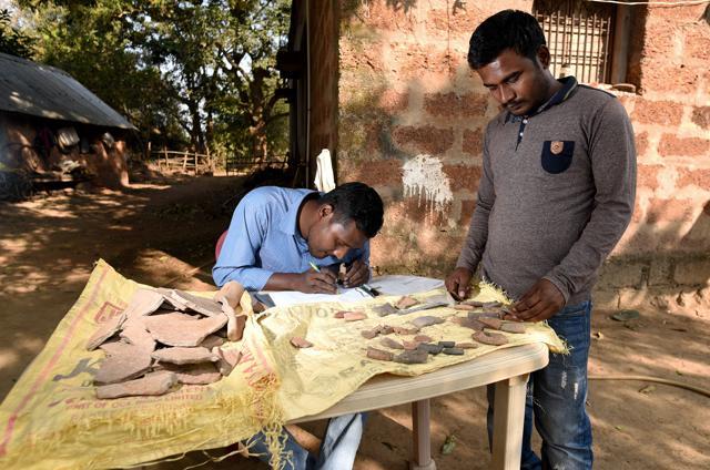 When an independent dig is backed by a university, students often help out. Here some examine 2,000-year-old pottery shards and fossilised foodgrains in Talpada, Odisha. (Satyabrata Tripathy / HT Photo)