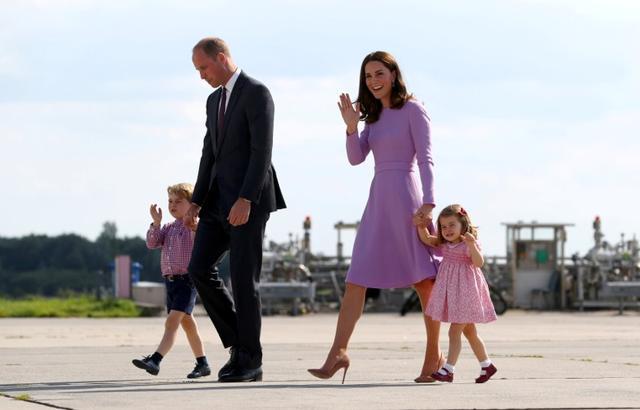 Prince William, the Duke of Cambridge, his wife Princess Catherine, the Duchess of Cambridge, Prince George and Princess Charlotte walk in Hamburg Finkenwerder, Germany, July 21, 2017. (File photo) (REUTERS) Prince William, the Duke of Cambridge, his wife Princess Catherine, the Duchess of Cambridge, Prince George and Princess Charlotte walk in Hamburg Finkenwerder, Germany, July 21, 2017. (File photo) (REUTERS)