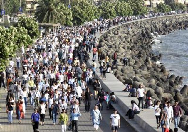 The peaceful walk at Marine Drive on Monday. (Kunal Patil/HT Photo) The peaceful walk at Marine Drive on Monday. (Kunal Patil/HT Photo)
