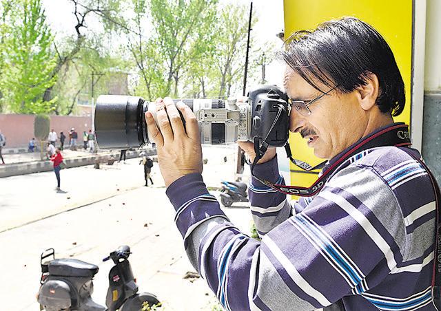 Farooq Javed Khan, president, Kashmir Press Photographers Association shooting a recent protest in front of the Amar Singh College, Srinagar. (Ajay Aggarwal/HT PHOTO) Farooq Javed Khan, president, Kashmir Press Photographers Association shooting a recent protest in front of the Amar Singh College, Srinagar. (Ajay Aggarwal/HT PHOTO)