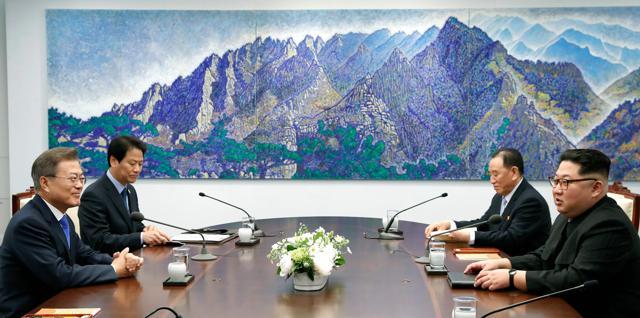 South Korea's President Moon Jae-in (L) attends the Inter-Korean summit with North Korea's leader Kim Jong Un (R) in the Peace House building on the southern side of the truce village of Panmunjom on April 27, 2018. (AFP) South Korea's President Moon Jae-in (L) attends the Inter-Korean summit with North Korea's leader Kim Jong Un (R) in the Peace House building on the southern side of the truce village of Panmunjom on April 27, 2018. (AFP)