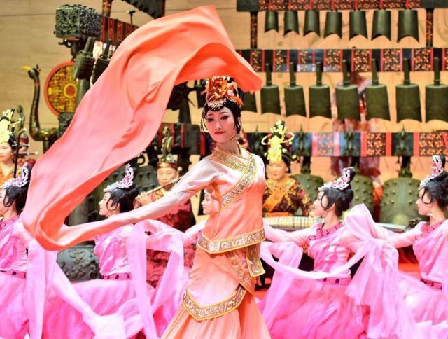 A dancer strikes a pose during a folk dance performance welcoming PM Modi and President Xi at the Hubei Provincial Museum in Wuhan, China, on Friday. (MEA/Twitter)