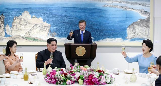 North Korean leader Kim Jong Un, second from left, holds a glass with his wife Ri Sol Ju, left, South Korean President Moon Jae-in and Moon's wife Kim Jung-sook, right, during a banquet at the border village of Panmunjom in the Demilitarized Zone. (AP File Photo) North Korean leader Kim Jong Un, second from left, holds a glass with his wife Ri Sol Ju, left, South Korean President Moon Jae-in and Moon's wife Kim Jung-sook, right, during a banquet at the border village of Panmunjom in the Demilitarized Zone. (AP File Photo)