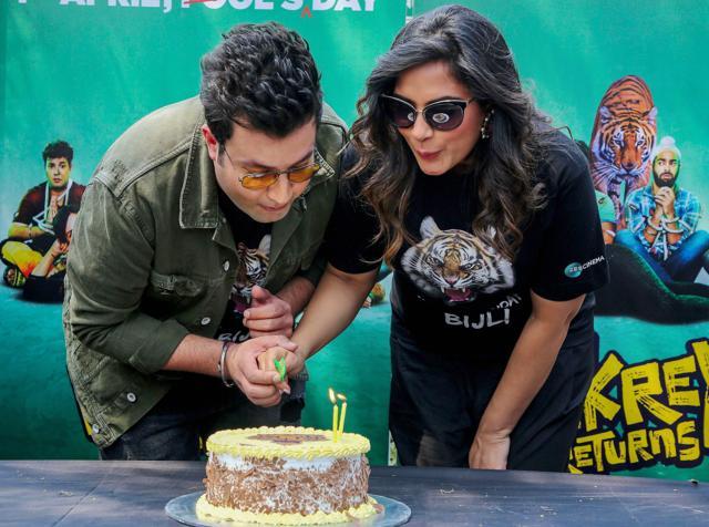 Richa Chadda and Varun Sharma celebrate the 8th birthday of Bijli (the Tiger that featured in movie Fukrey Returns) at Delhi Zoo on Thursday. (PTI) Richa Chadda and Varun Sharma celebrate the 8th birthday of Bijli (the Tiger that featured in movie Fukrey Returns) at Delhi Zoo on Thursday. (PTI)