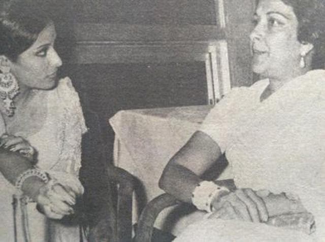 TV actress Anju Mahendru with actress Nargis Dutt. TV actress Anju Mahendru with actress Nargis Dutt.