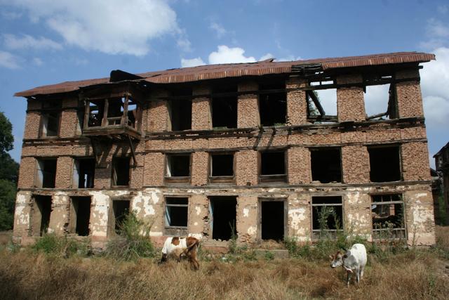Abandoned Kashmiri Pandit home in Hall village, Pulwama, Kashmir. (Waseem Andrabi/Hindustan Times) Abandoned Kashmiri Pandit home in Hall village, Pulwama, Kashmir. (Waseem Andrabi/Hindustan Times)