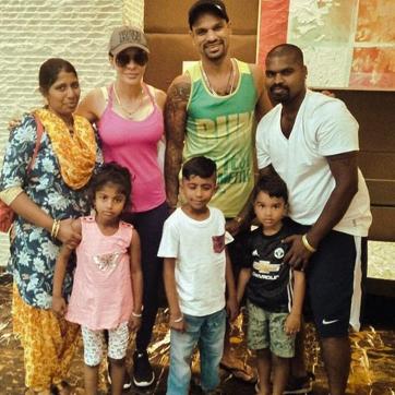 Shikhar Dhawan posing with his fan’s family. (Twitter (@SDhawan25)) Shikhar Dhawan posing with his fan’s family. (Twitter (@SDhawan25))
