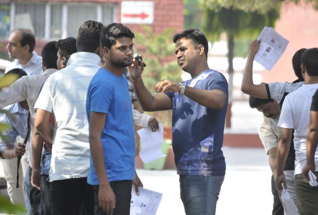 NEET aspirants pass tight security arrangements at Kendriya Vidyalaya, Gomti Nagar, in Lucknow. (Deepak Gupta/HT Photo) NEET aspirants pass tight security arrangements at Kendriya Vidyalaya, Gomti Nagar, in Lucknow. (Deepak Gupta/HT Photo)