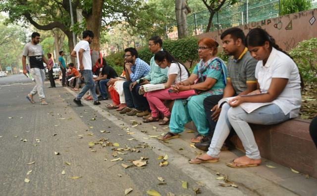 Students do last-minute revision outside the Kerala School in New Delhi (Sushil Kumar/HT Photo) Students do last-minute revision outside the Kerala School in New Delhi (Sushil Kumar/HT Photo)
