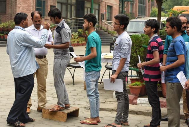 Student enter the NEET examination centre at Alhcon International School in Mayur Vihar, Delhi (Raj K Raj/HT Photo) Student enter the NEET examination centre at Alhcon International School in Mayur Vihar, Delhi (Raj K Raj/HT Photo)