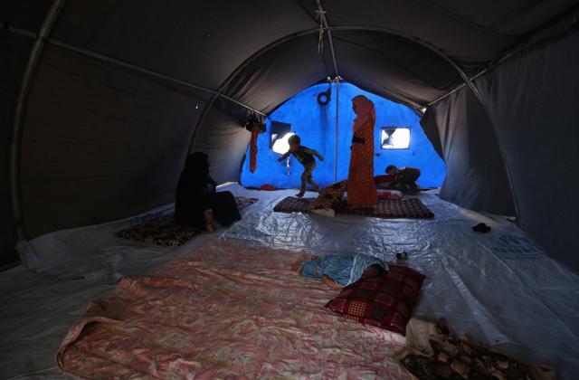 Displaced Iraqis are seen in a tent where they are taking shelter in "Camp Seven" near al-Khalidiyeh in Iraq's western Anbar province on April 24, 2018. (AFP) Displaced Iraqis are seen in a tent where they are taking shelter in "Camp Seven" near al-Khalidiyeh in Iraq's western Anbar province on April 24, 2018. (AFP)