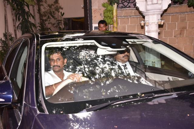 Sonam Kapoor leaves her residence. (Viral Bhayani) Sonam Kapoor leaves her residence. (Viral Bhayani)