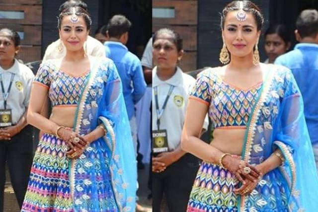 Swara Bhasker looks beautiful at Sonam Kapoor’s wedding.