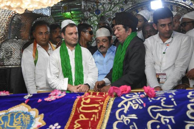 Rahul Gandhi at the Dargah of Hazrat Tawakkal Mastan in Bengaluru. (via ANI)