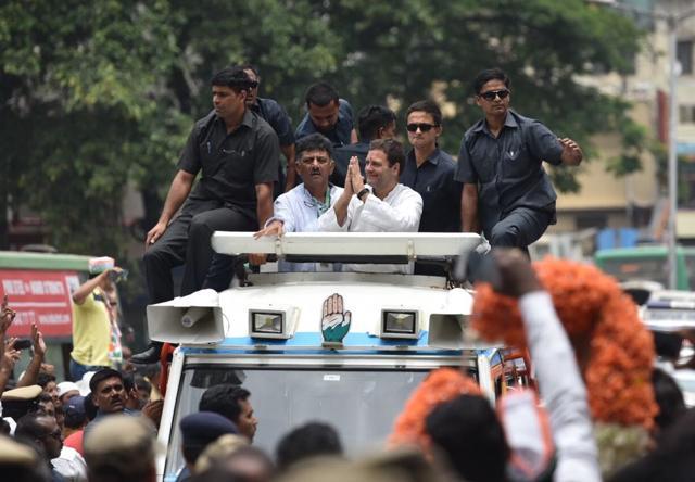 Congress president Rahul Gandhi holds a roadshow in southern part of Bengaluru on Wednesday. (Arijit Sen/HT Photo)