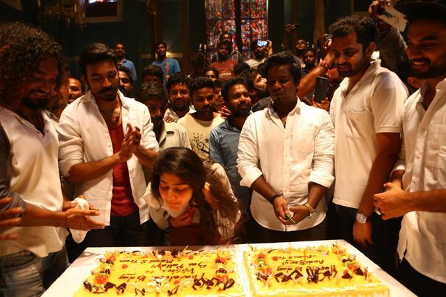 Birthday girl Sai Pallavi had a blast on the sets of Maari 2. See pics ...