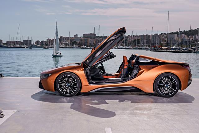 BMW i8 Roadster review: This is a clean, green, seriously mean sports ...