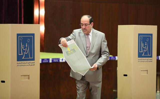 Iraqi Vice President and former Prime Minister Nuri al-Maliki attends to cast his vote at a polling station during the parliamentary election in Baghdad, Iraq May 12, 2018. (REUTERS) Iraqi Vice President and former Prime Minister Nuri al-Maliki attends to cast his vote at a polling station during the parliamentary election in Baghdad, Iraq May 12, 2018. (REUTERS)