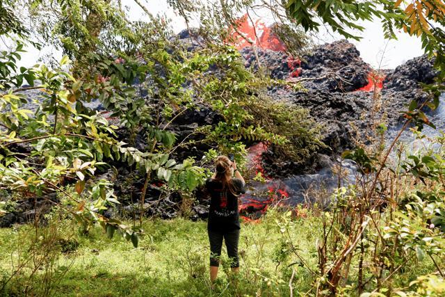 Jolon Clinton, 15, takes photos as lava erupts from a fissure near her home east of the Leilani Estates subdivision during ongoing eruptions of the Kilauea Volcano in Hawaii, U.S., May 12, 2018. (REUTERS) Jolon Clinton, 15, takes photos as lava erupts from a fissure near her home east of the Leilani Estates subdivision during ongoing eruptions of the Kilauea Volcano in Hawaii, U.S., May 12, 2018. (REUTERS)