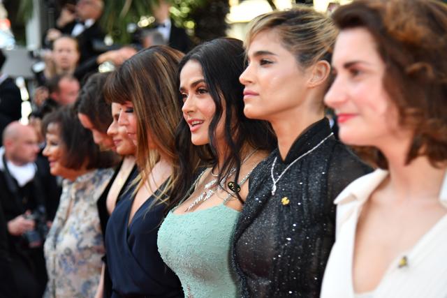 US-Mexican actor Salma Hayek Pinault (C), Algerian actress Sofia Boutella (2ndR) and directors, actresses and industry representatives pose on the red carpet in protest of the lack of female filmmakers honored throughout the history of the festival. (AFP) US-Mexican actor Salma Hayek Pinault (C), Algerian actress Sofia Boutella (2ndR) and directors, actresses and industry representatives pose on the red carpet in protest of the lack of female filmmakers honored throughout the history of the festival. (AFP)