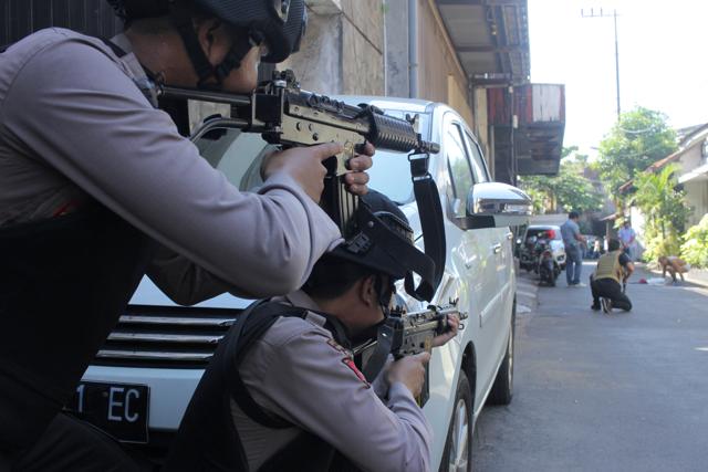 Two Suicide Bombers Blow Themselves Up At Indonesian Police HQ ...