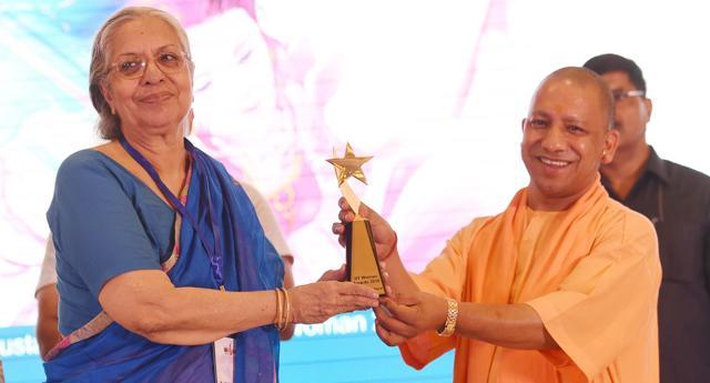 Usha Shankar receiving HT Woman Awards 2018 from UP chief minister Yogi Adityanath. (Subhankar Chakraborty/HT Photo) Usha Shankar receiving HT Woman Awards 2018 from UP chief minister Yogi Adityanath. (Subhankar Chakraborty/HT Photo)