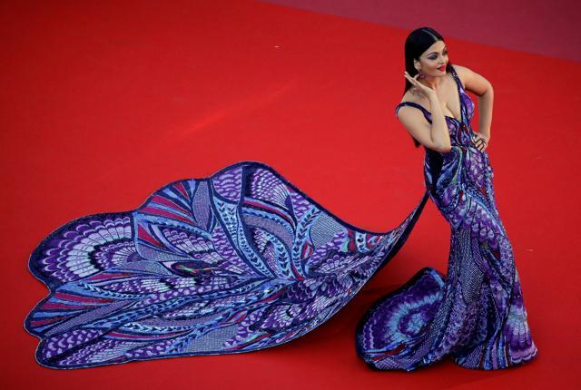 Aishwarya Rai poses at Cannes red carpet. (REUTERS) Aishwarya Rai poses at Cannes red carpet. (REUTERS)
