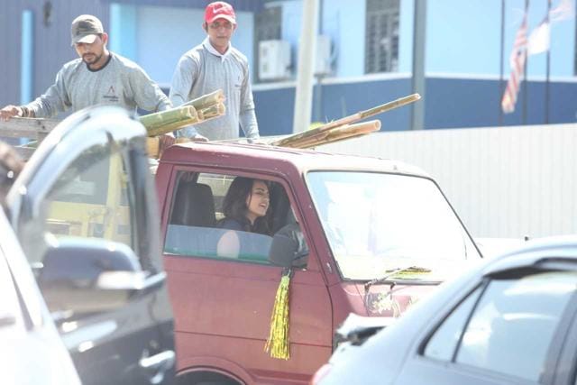 Sonakshi drives a mini truck during a chase sequence for the film. Sonakshi drives a mini truck during a chase sequence for the film.