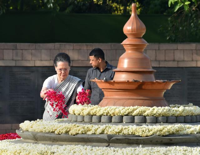 UPA Chairperson Sonia Gandhi paying tribute to former Prime Minister Rajiv Gandhi on his 27th death anniversary at his memorial 'Vir Bhumi' in New Delhi on Monday. (PTI)