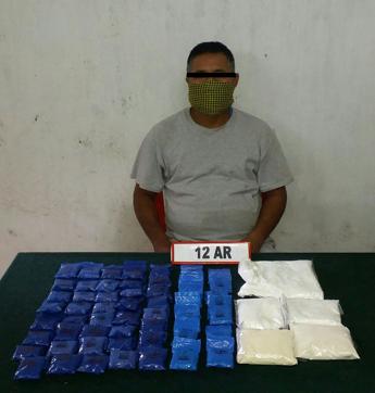 Heroin and narcotic pills seized from a Maruti Eeco van at the Khudengthabi check post. The driver’s identity is being kept under wraps. (HT Photo) Heroin and narcotic pills seized from a Maruti Eeco van at the Khudengthabi check post. The driver’s identity is being kept under wraps. (HT Photo)