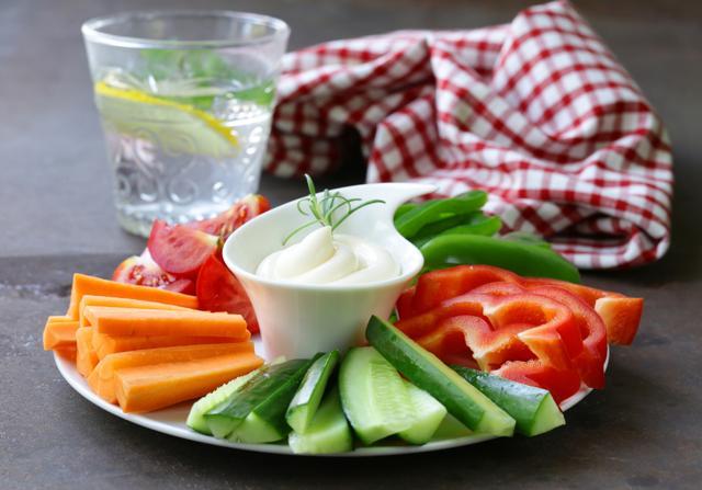 Keep finger foods like chopped carrots and cucumbers handy. (Shutterstock) Keep finger foods like chopped carrots and cucumbers handy. (Shutterstock)
