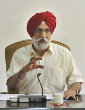 GADVASU vice-chancellor AS Nanda addressing a press conference in Ludhiana on Wednesday. (Gurminder Singh/HT) GADVASU vice-chancellor AS Nanda addressing a press conference in Ludhiana on Wednesday. (Gurminder Singh/HT)