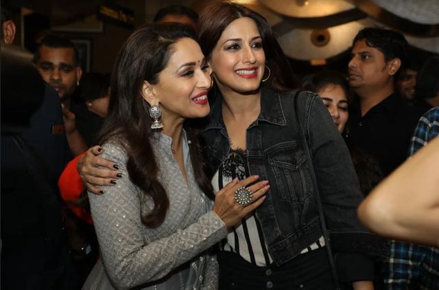 Sonali Bendre poses with Madhuri.