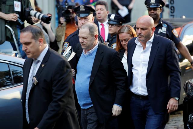 Film producer Harvey Weinstein arrives at the 1st Precinct in Manhattan in New York, U.S., May 25, 2018. (REUTERS)