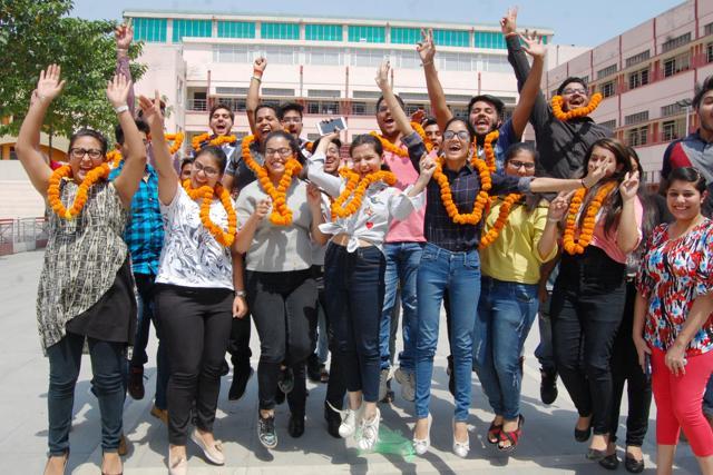 Students a DAV International School in Amritsar on Saturday. (Sameer Sehgal/HT) Students a DAV International School in Amritsar on Saturday. (Sameer Sehgal/HT)