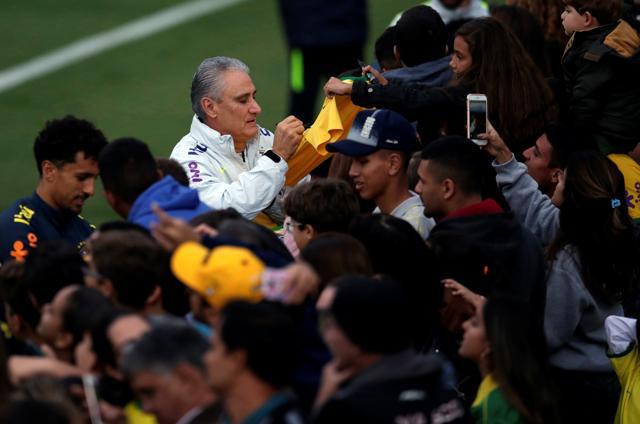 Marquinhos and head coach Tite talk with fans. (REUTERS)