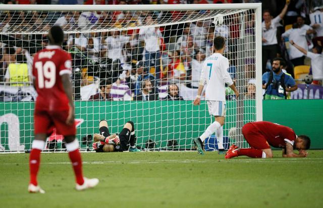Liverpool's Loris Karius looks dejected after Real Madrid's Gareth Bale (not pictured) scored their third goal. (Reuters Photo) Liverpool's Loris Karius looks dejected after Real Madrid's Gareth Bale (not pictured) scored their third goal. (Reuters Photo)