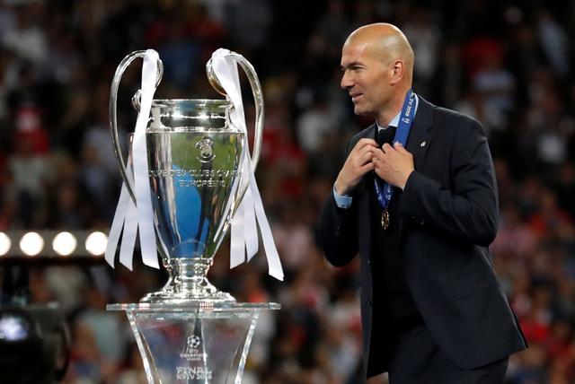 Real Madrid coach Zinedine Zidane walks past the trophy during the medal ceremony after winning the Champions League. (Reuters Photo) Real Madrid coach Zinedine Zidane walks past the trophy during the medal ceremony after winning the Champions League. (Reuters Photo)