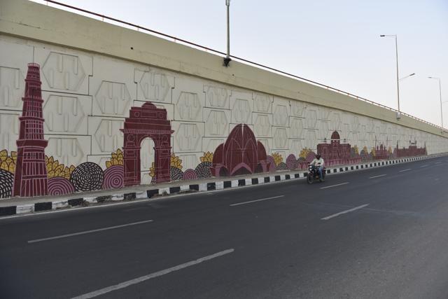 Artwork along the Delhi-Meerut Expressway in New Delhi on April 25. (Sanchit Khanna/HT PHOTO) Artwork along the Delhi-Meerut Expressway in New Delhi on April 25. (Sanchit Khanna/HT PHOTO)