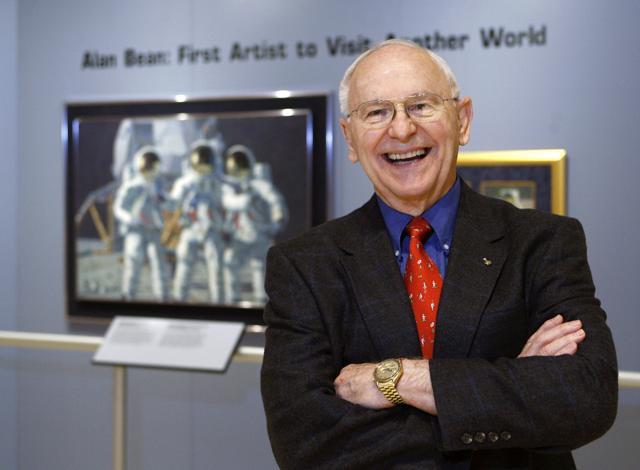 In this October 1, 2008 file photo, Alan Bean, the fourth man to walk on the moon, is shown during a preview of his work at the Lyndon Baines Johnson Library and Museum in Austin, Texas. (AP) In this October 1, 2008 file photo, Alan Bean, the fourth man to walk on the moon, is shown during a preview of his work at the Lyndon Baines Johnson Library and Museum in Austin, Texas. (AP)